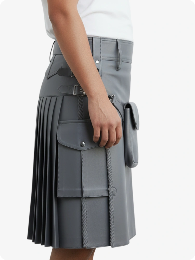Kilt en cuir plissé gris avec passants de ceinture et sangles latérales