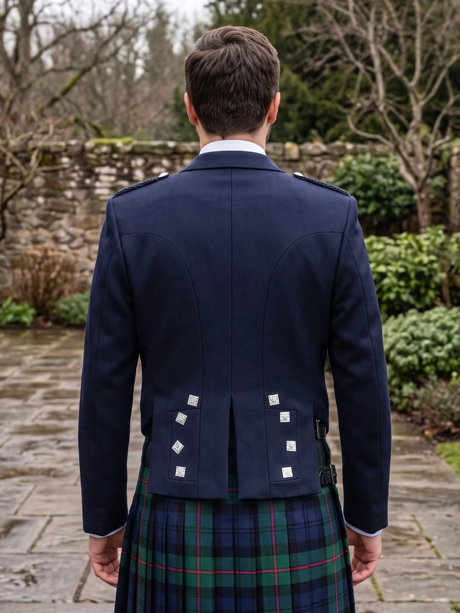 Veste Kilt Prince Charlie Bleu Marine avec Revers en Satin et Boutons Carrés Argentés