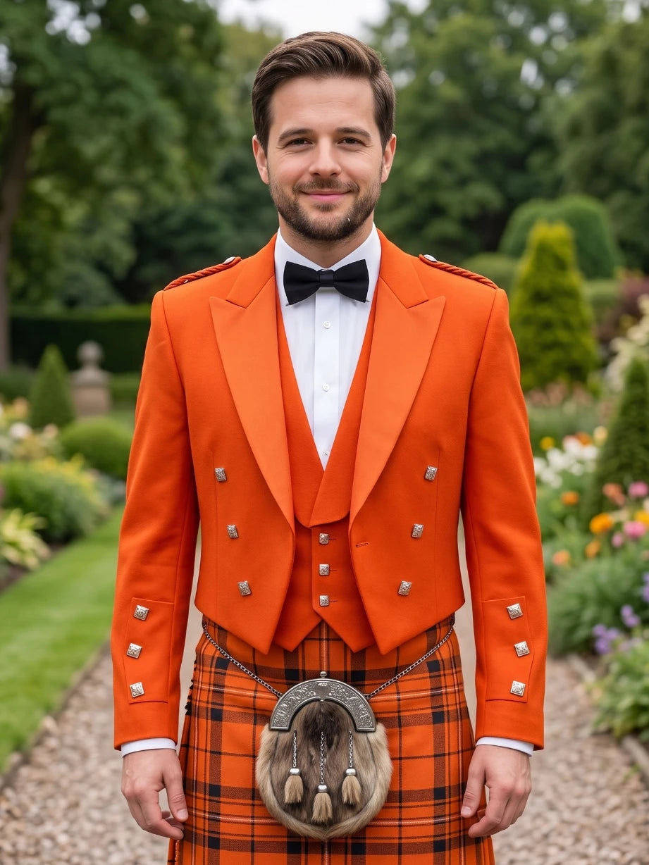 Veste Kilt Prince Charlie Orange avec Revers en Satin et Boutons Carrés Argentés