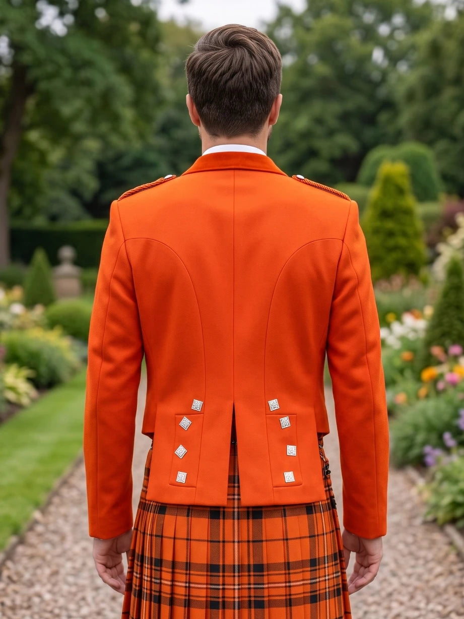Veste Kilt Prince Charlie Orange avec Revers en Satin et Boutons Carrés Argentés