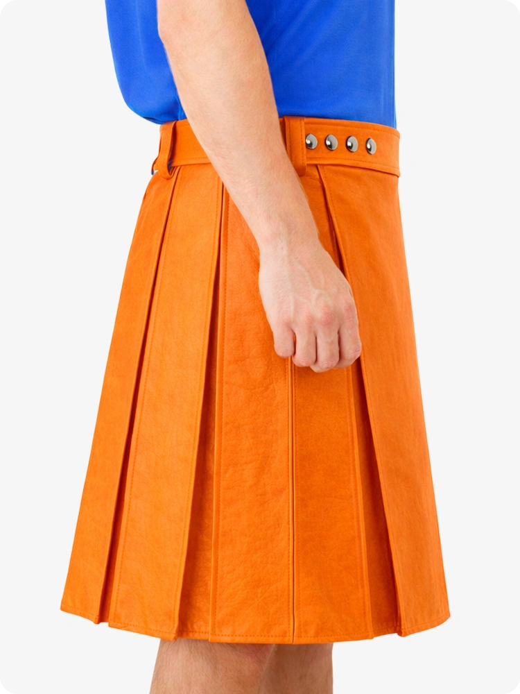 Kilt utilitaire en cuir véritable orange avec ceinture cloutée